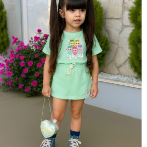 Conjunto Labubu verde – Camiseta + Short/Saia